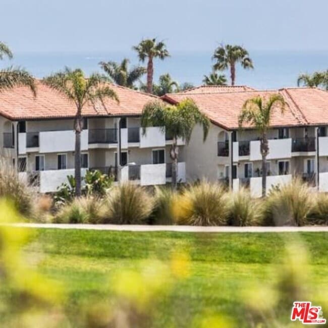 Building Photo - 6600 Beachview Dr Unit 137 Rental
