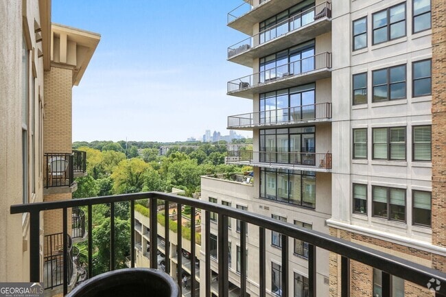 Building Photo - 2255 Peachtree Rd NE Unit 825 Rental