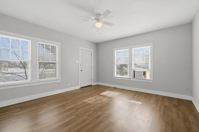 Photo - 702 Grape St