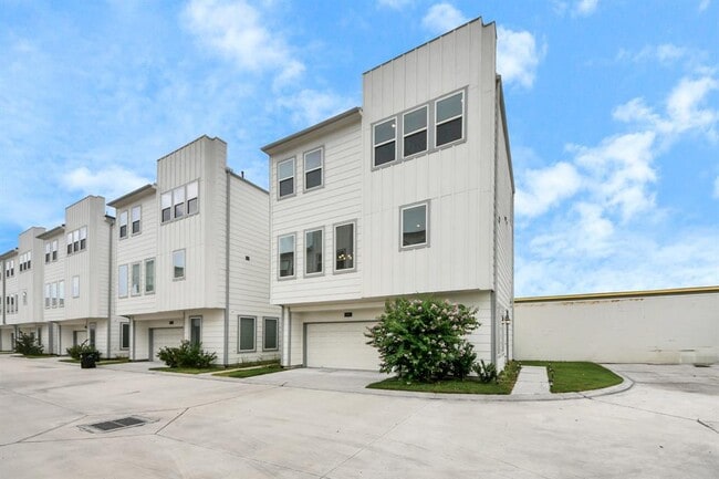 Building Photo - 1743 Cove Cres Ct Rental