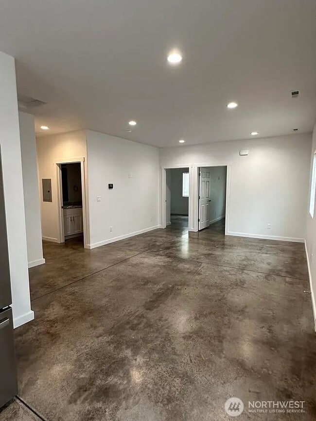 Photo - 3 Bedroom Unit in 4 Plex, close to Downtow...