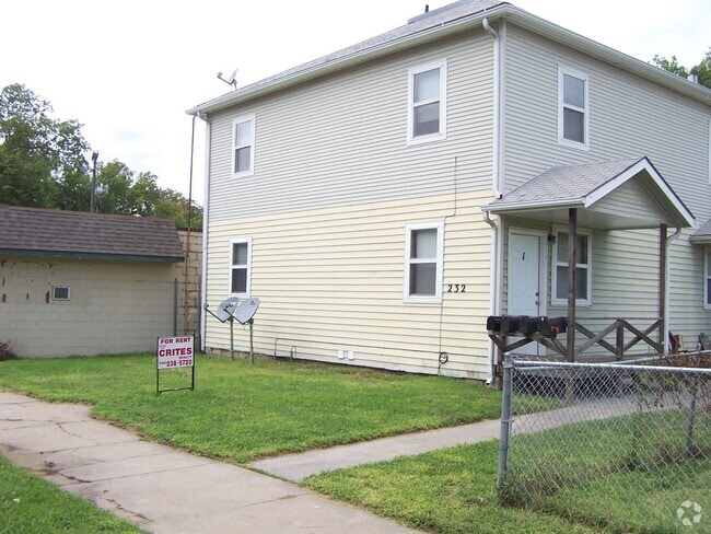 Building Photo - 232 W 8th St Rental