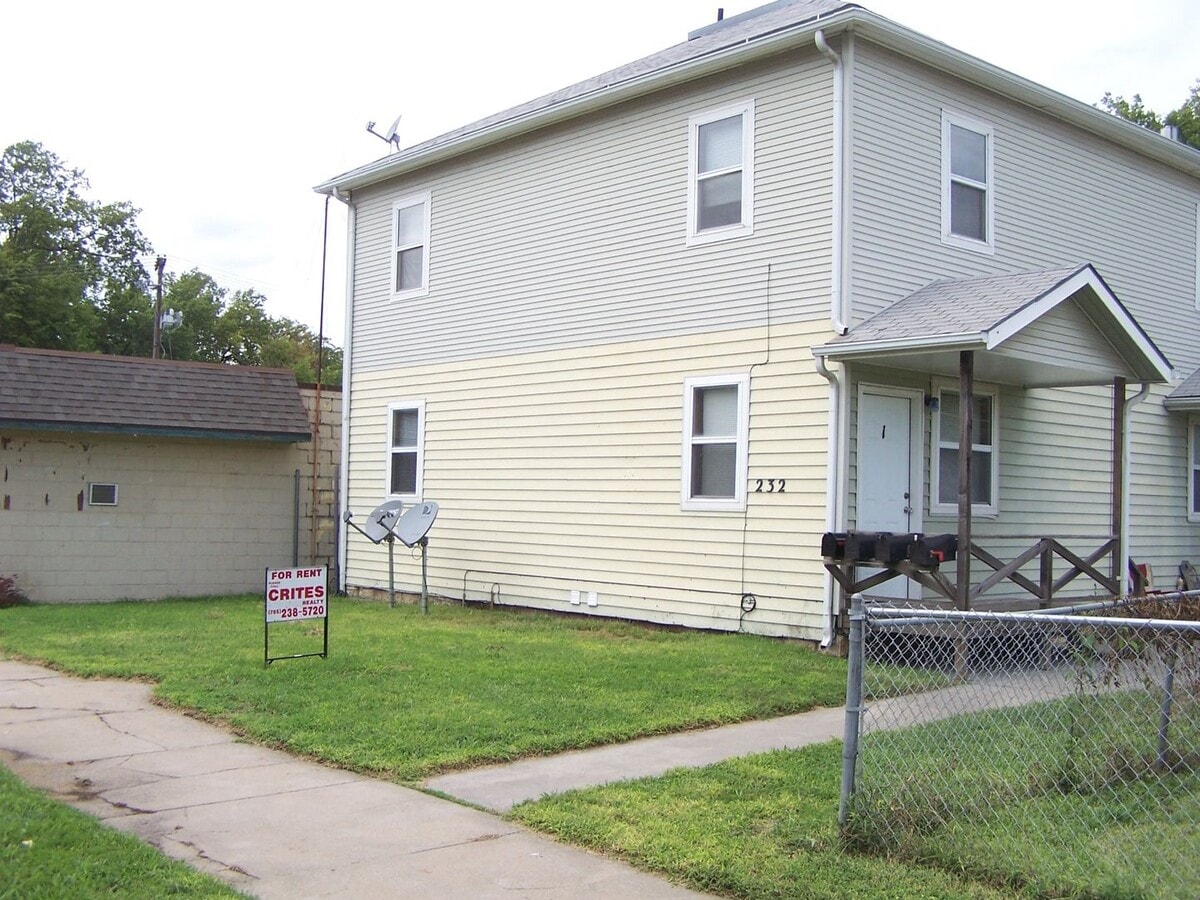 Photo - 232 W 8th St