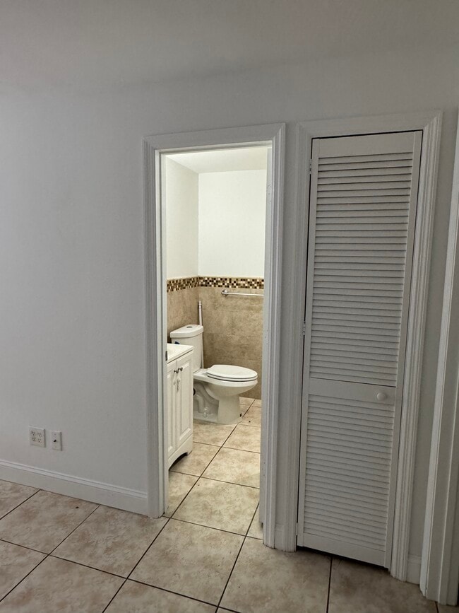 Photo - 1135 W 28th St