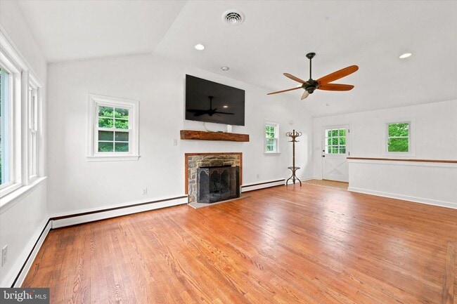 Photo - 1058 Glen Hall Rd