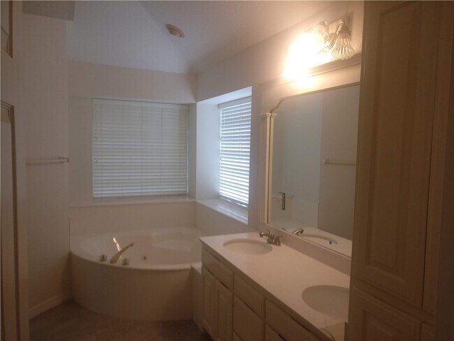 Photo - 2030 N Hailey Dr
