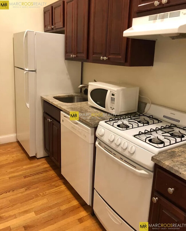 Building Photo - 70 Fenway Unit 31