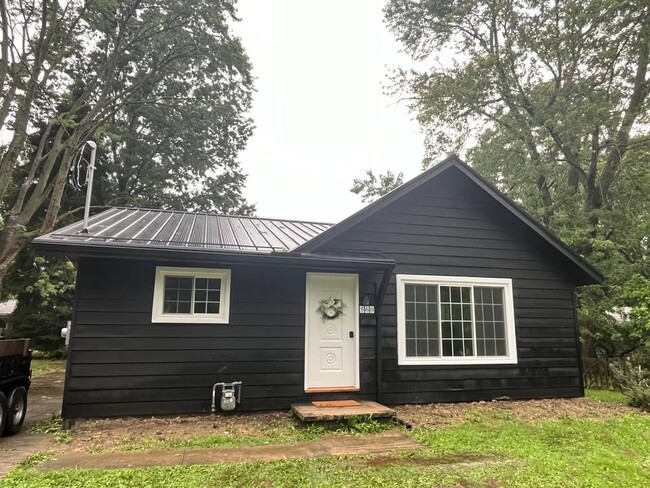 Photo - 560 Longcoy Ave Casa