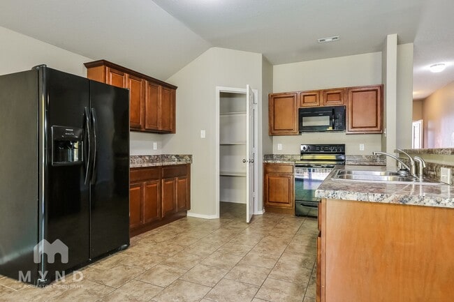 Photo - 2001 Honeycomb St