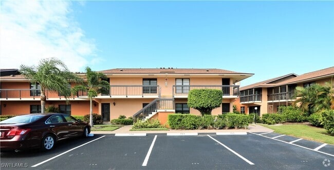 Building Photo - 32 Greenbrier St Unit 3-201 Rental