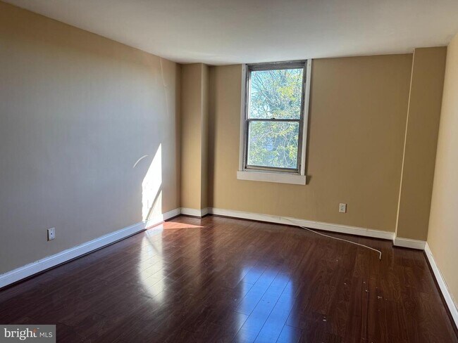 Photo - 4600 Duke St Unit 617