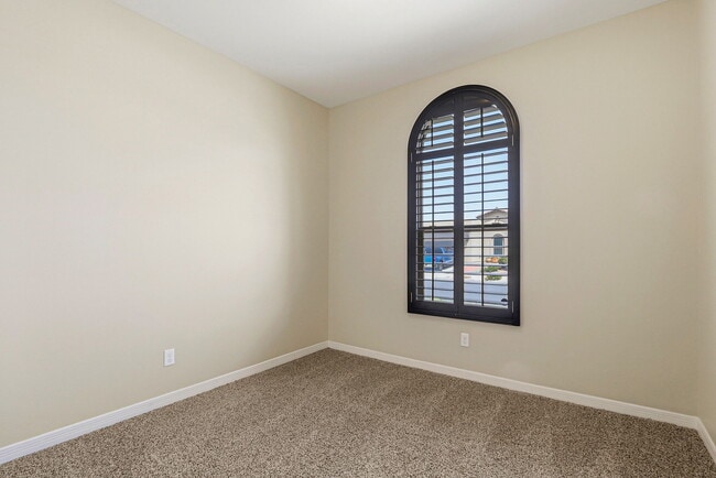 Photo - 2157 Honour Point Pl