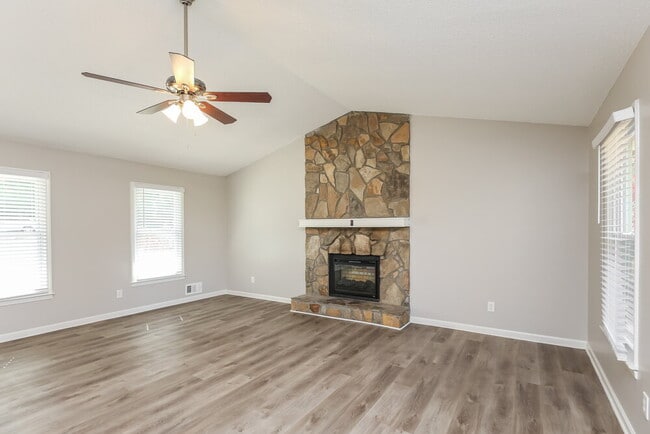 Photo - 340 Wayside Dr