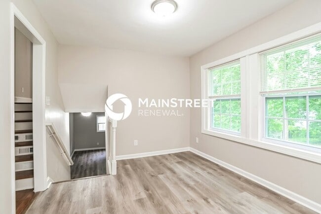 Photo - 4 Bedroom Pet-Friendly Home in Charlotte, NC with Main Street Renewal