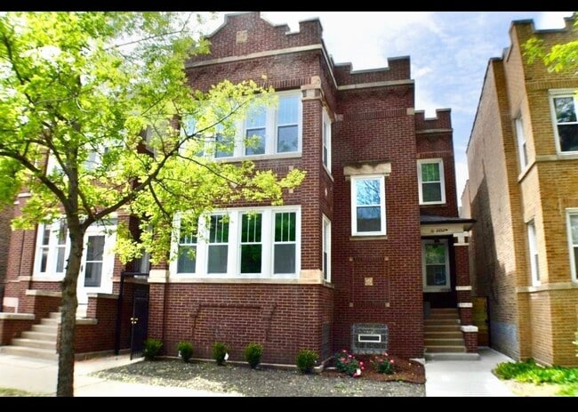 Building Photo - 2652 N Harding Ave Unit Garden