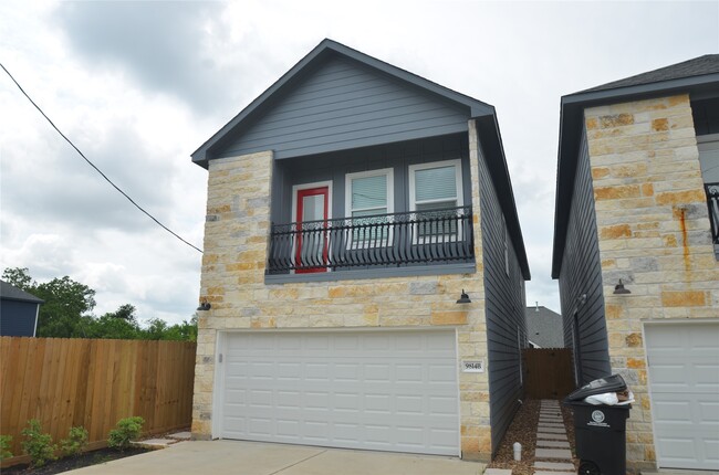 Photo - 9814A Tuffly St