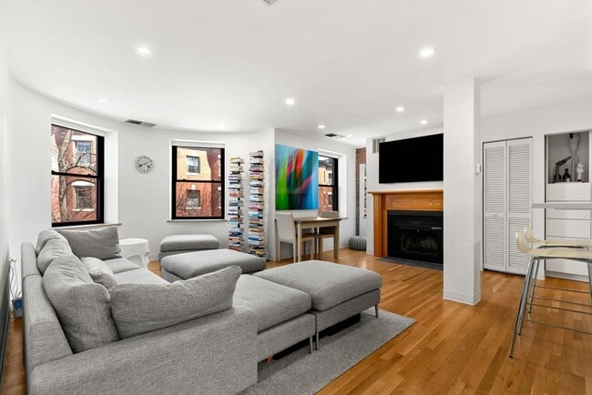 Photo - 84 Gainsborough St Unidad 303W