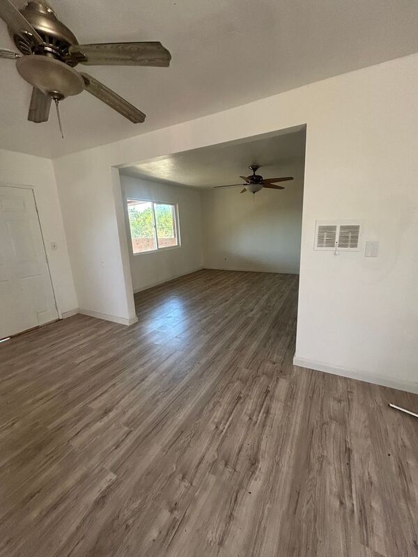 Photo - 1832 Skyline Dr
