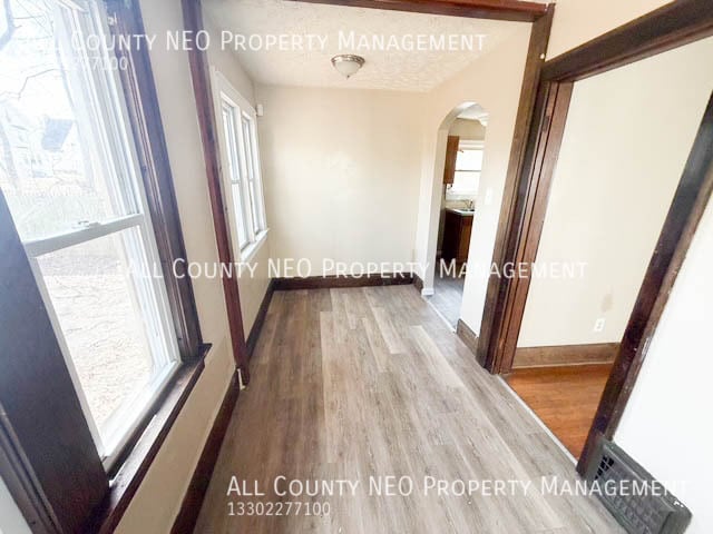 Photo - 321 Grace Ave