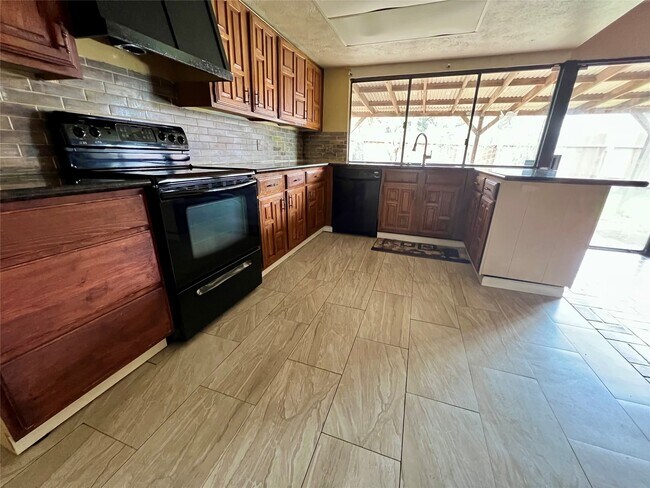 Photo - 16915 Grampin Dr