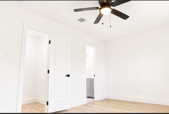 Photo - 5831 Chinaberry Dr