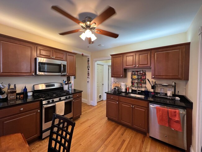 Photo - 381 Highland Ave Unidad Apartment #1