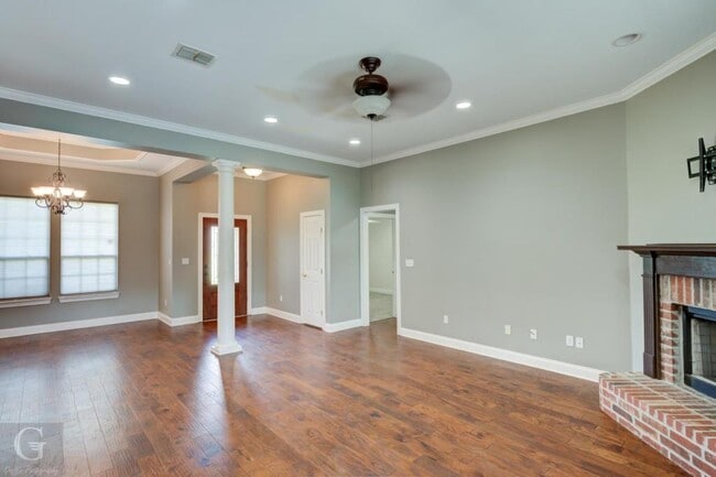 Photo - 3910 Le Brooke Ln