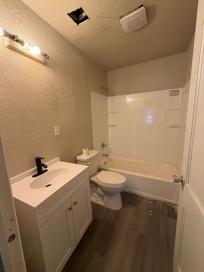 Photo - 1108 N NW