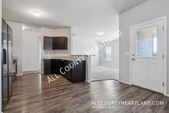 Photo - 1126 Flint Way