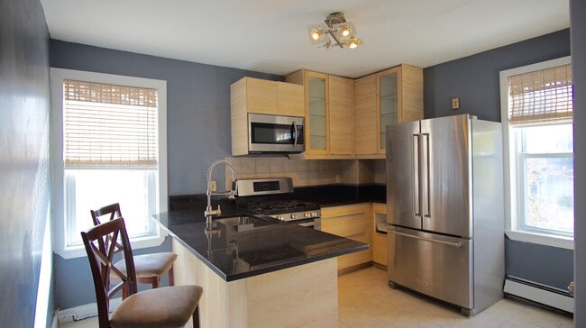 Building Photo - 143 Sutton St Unit 2 Rental