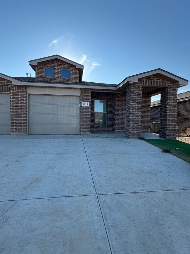 Building Photo - 2011 Corpus Ave Unit B Rental