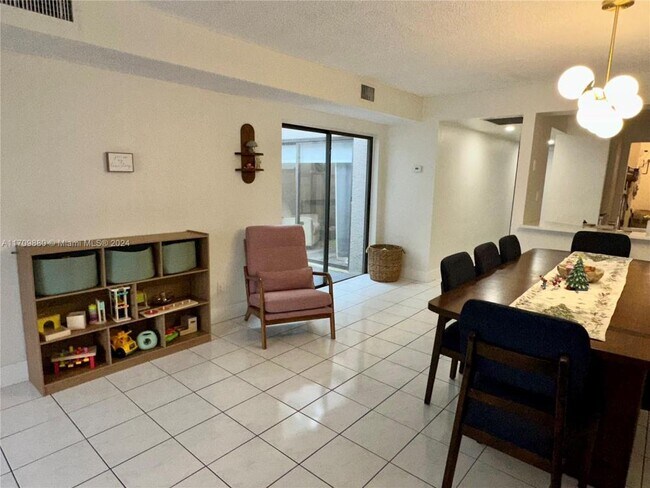 Photo - 3 bedroom in Pembroke Pines FL 33026