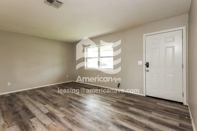 Photo - 912 Meadowridge Dr