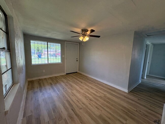 3023 Oak Forest Ln