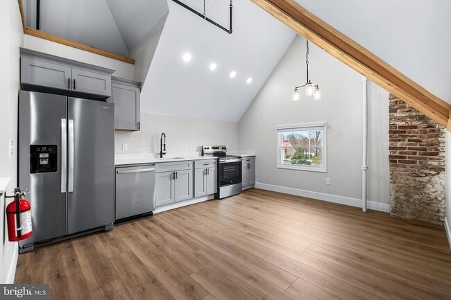 Photo - 320 W King St Unit 4