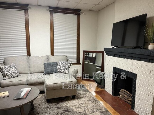 Photo - 736 Dover Pl Unit 1 F