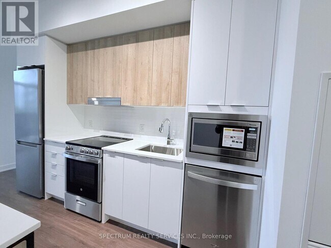 Photo - 5081 Hurontario St Unit 426