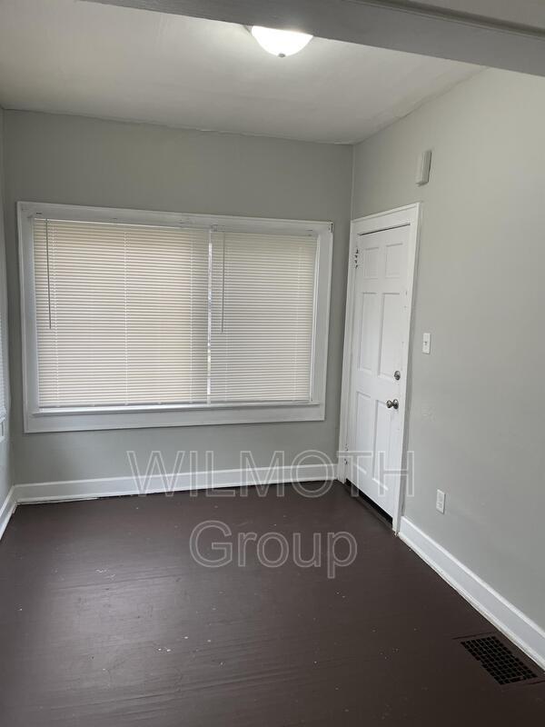 Photo - 2827 North Kenwood Avenue - 1