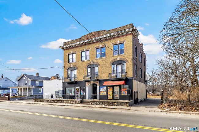 Photo - 1472 Baldwin St Unit 3