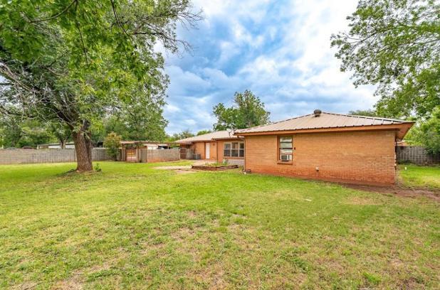 780 Rosewood Dr