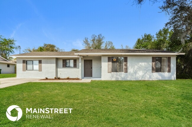 Building Photo - 2755 Candler Dr