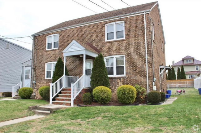 Building Photo - 425 Ferris St Unit A Rental