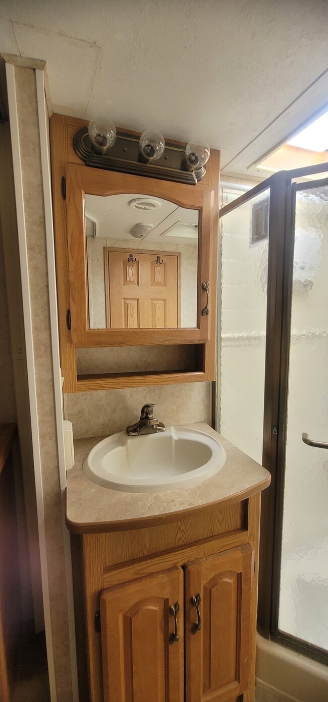 Photo - 218 W Carson St