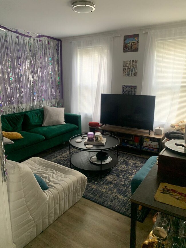 Photo - 867 E 2nd St