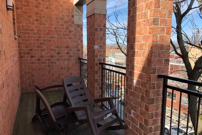 Photo - 1401 W Altgeld St Unit 2