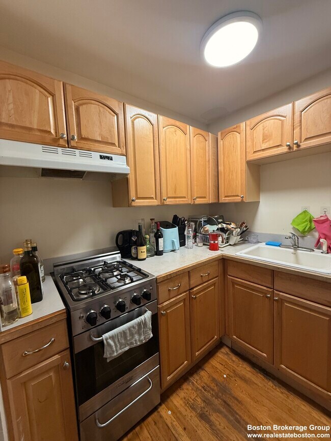 Building Photo - 39 Hemenway St Unit 6 Rental