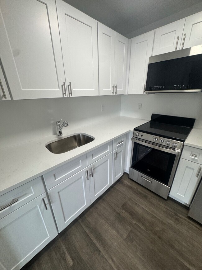 Photo - 1353 Castle Hill Ave
