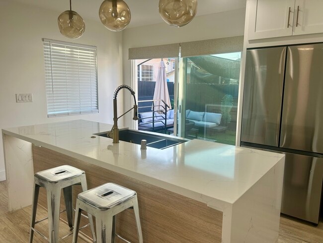 Building Photo - 3121 W 134th St Rental