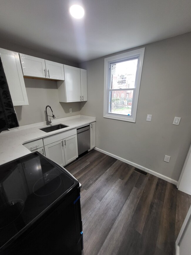 Building Photo - 132 N 50th St Unit 1 Rental