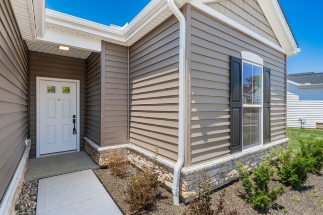 Photo - 554 Rochdale Run